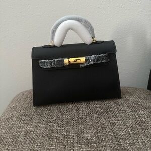 Elegant Black Handbag